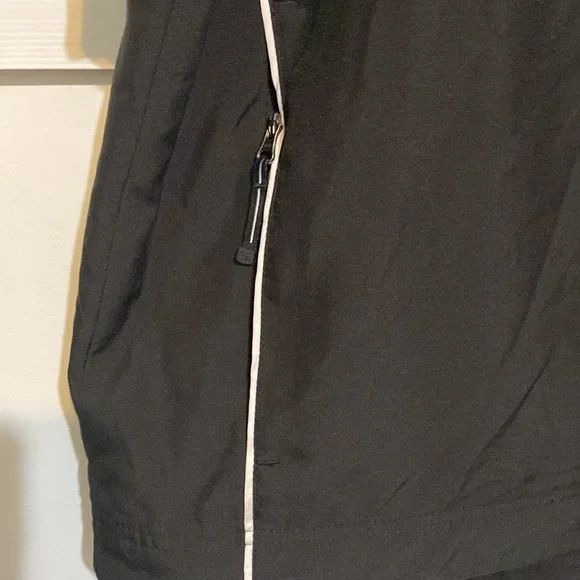 Cutter & Buck WindTec windbreaker with pockets - Picture 2 of 5